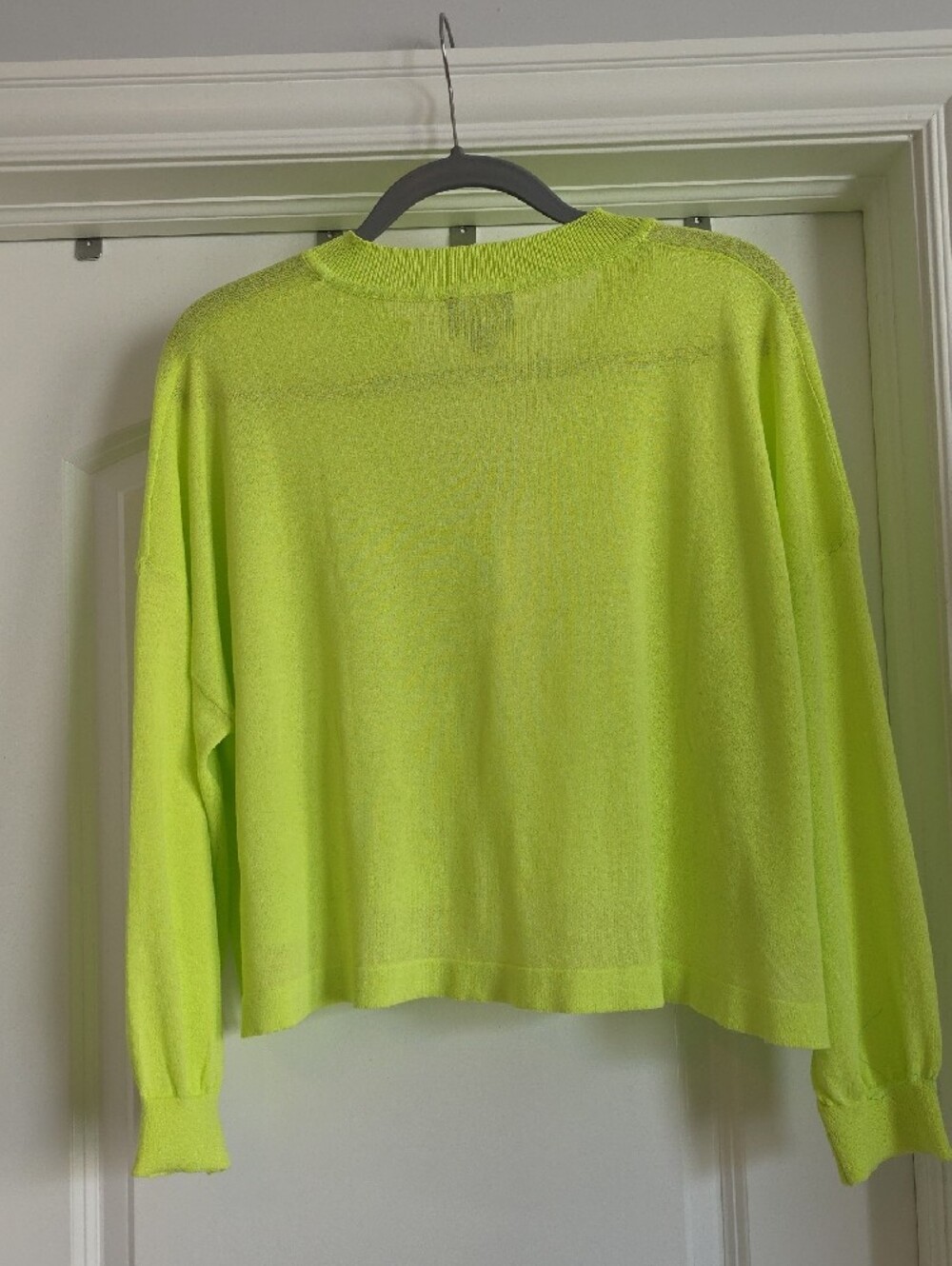 NWT Lumiere Oversized Medium Neon Lime Lightweight V-Neck Pullover Crop Top - Picture 2 of 6
